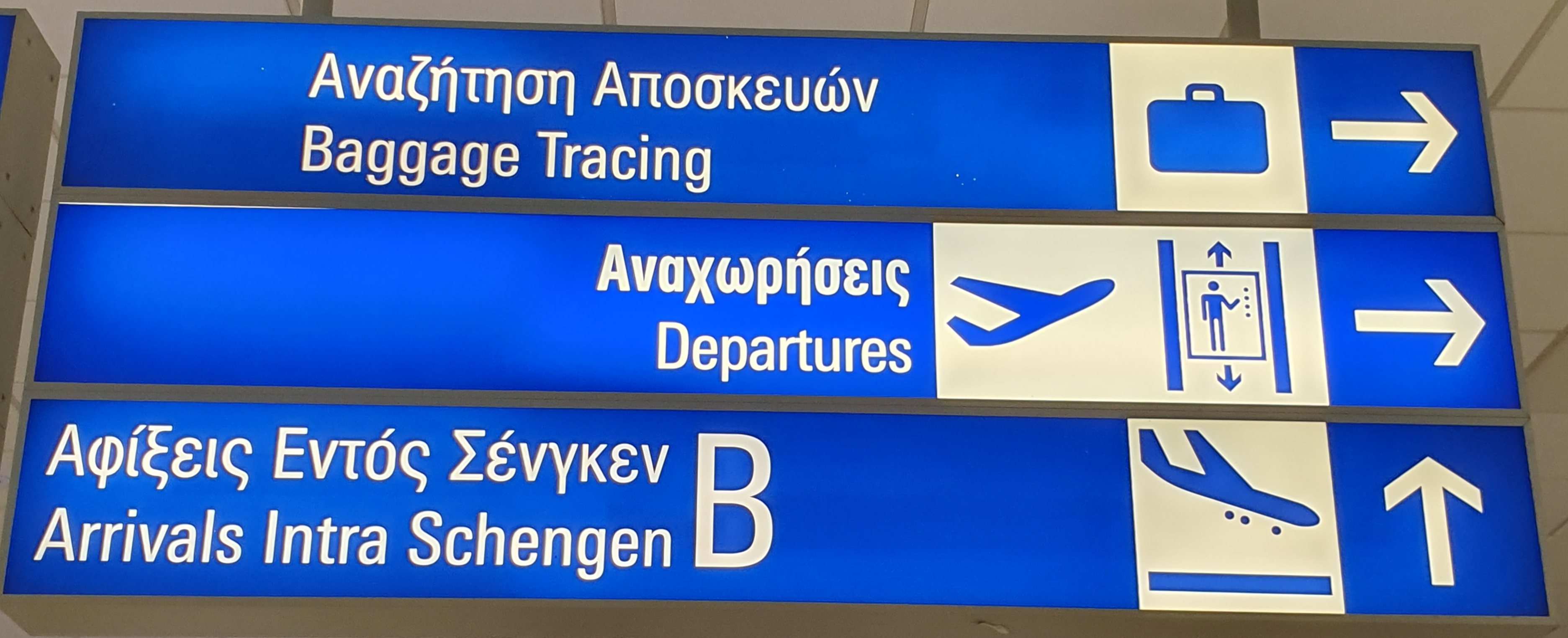 FLIGHT INFORMATION DISPLAY AT AN INTERNATIONAL AIRPORT