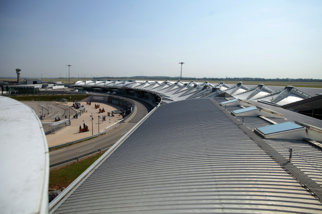 Nous accompagnons les Services Généraux des plateformes aéroportuaires depuis le diagnostic des installations existantes jusqu’à la réception des installations 