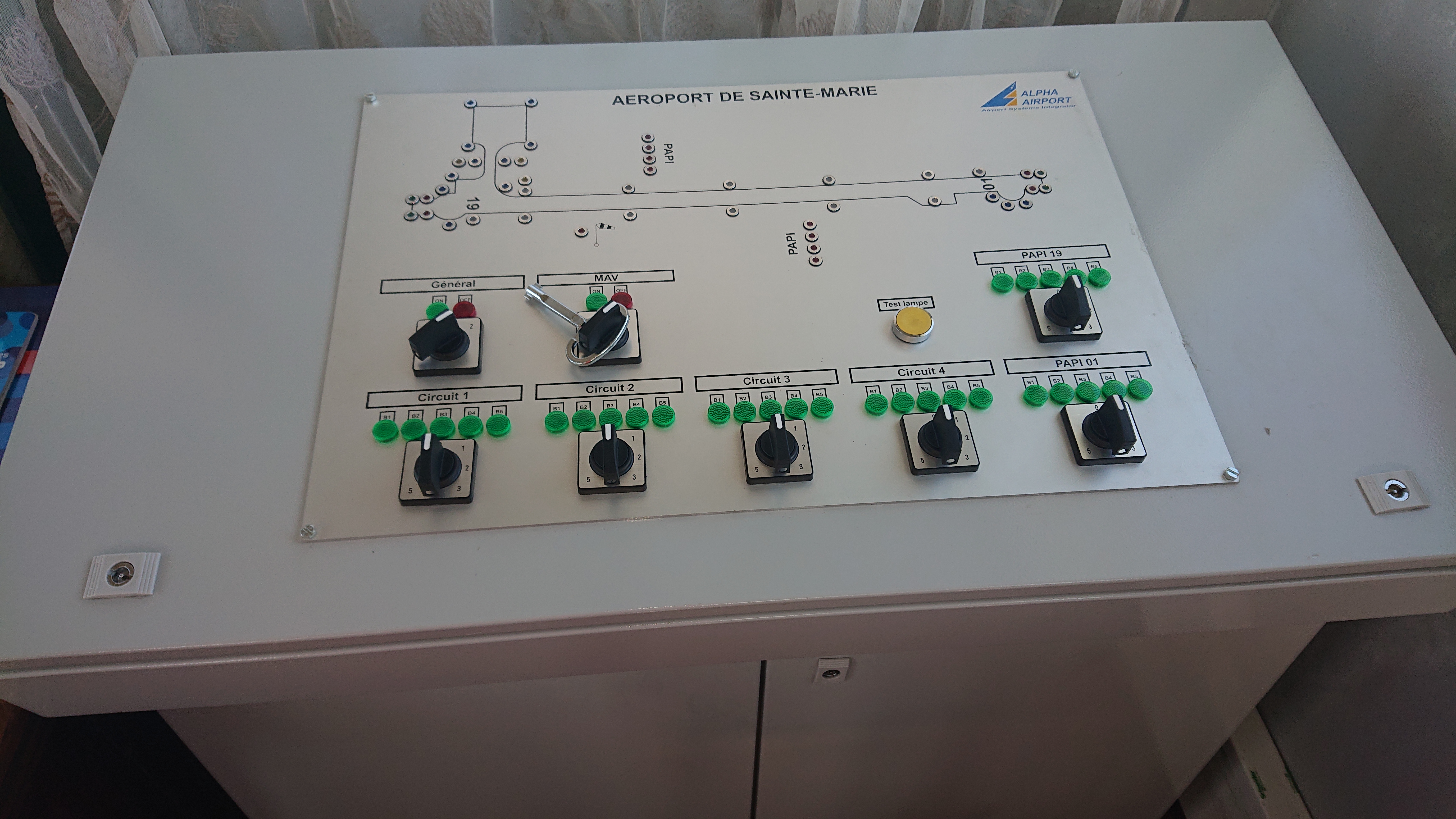 Fourniture d'un balisage LED complet pour l'aérodrome de Sainte-Marie - Madagascar (2022)