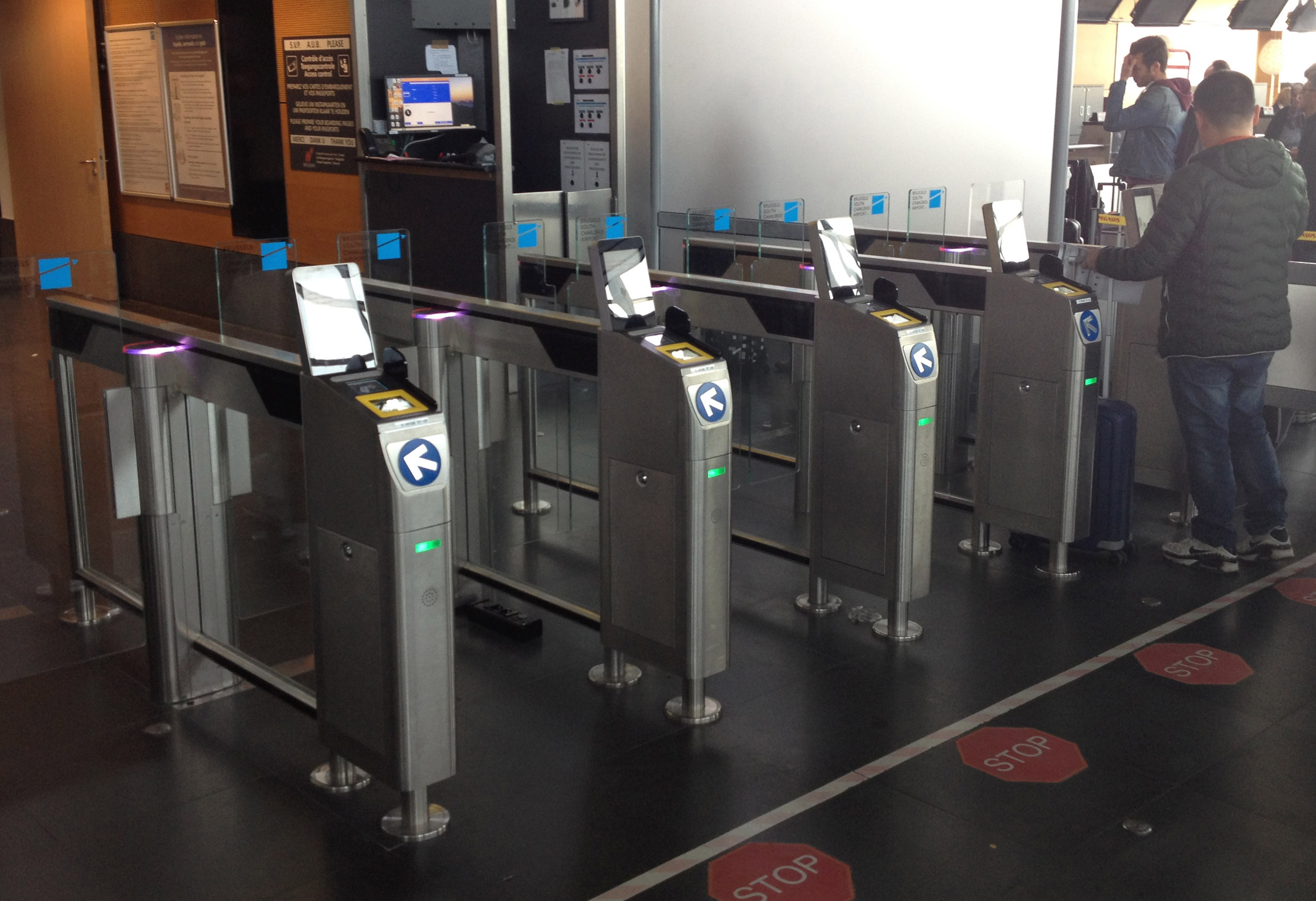 IER 710 Slimgate Self-Boarding Gates at Charleroi Brussels South Airport (Belgium) Porte d’embarquement IER 710 Slimgate à l’Aéroport de Charleroi Bruxelles Sud (Belgique)
